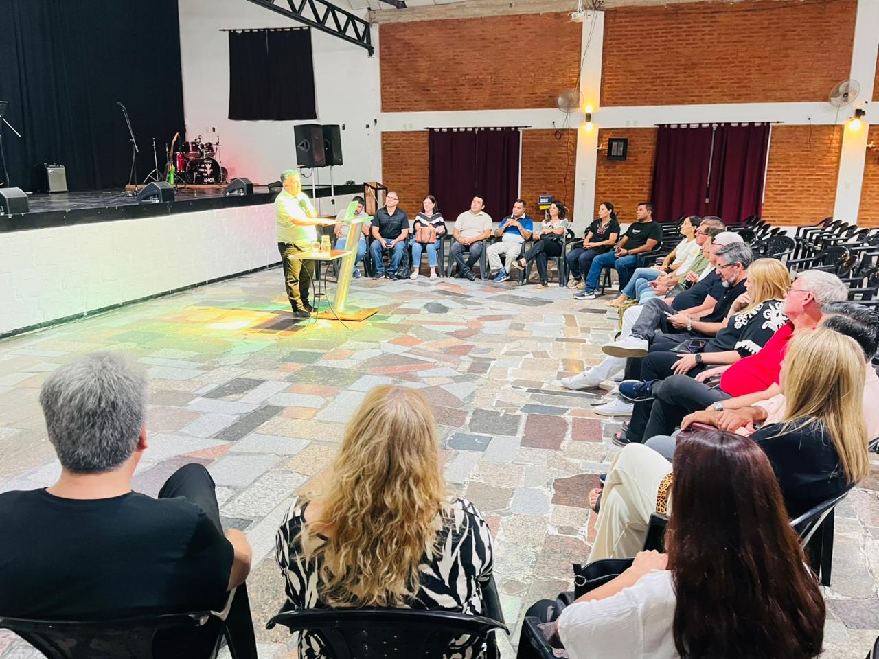 Copesal inaugura su primera reunión del año con alabanza y presentación de nueva comisión pastoral liderada por el Pastor Walter Medero.