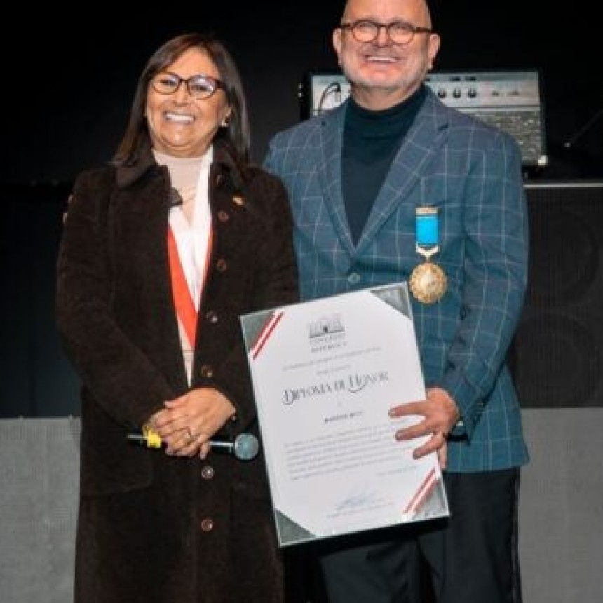 Congresista Milagros Aguayo y la Municipalidad de Lima reconocen a Marcos Witt durante su concierto “Legado”