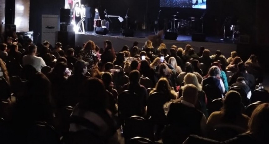 Miles de Mujeres Concluyen el Congreso 